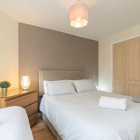 Dicksonfield Quiet Central Family Apartment With Parking Edinburgh Exterior photo
