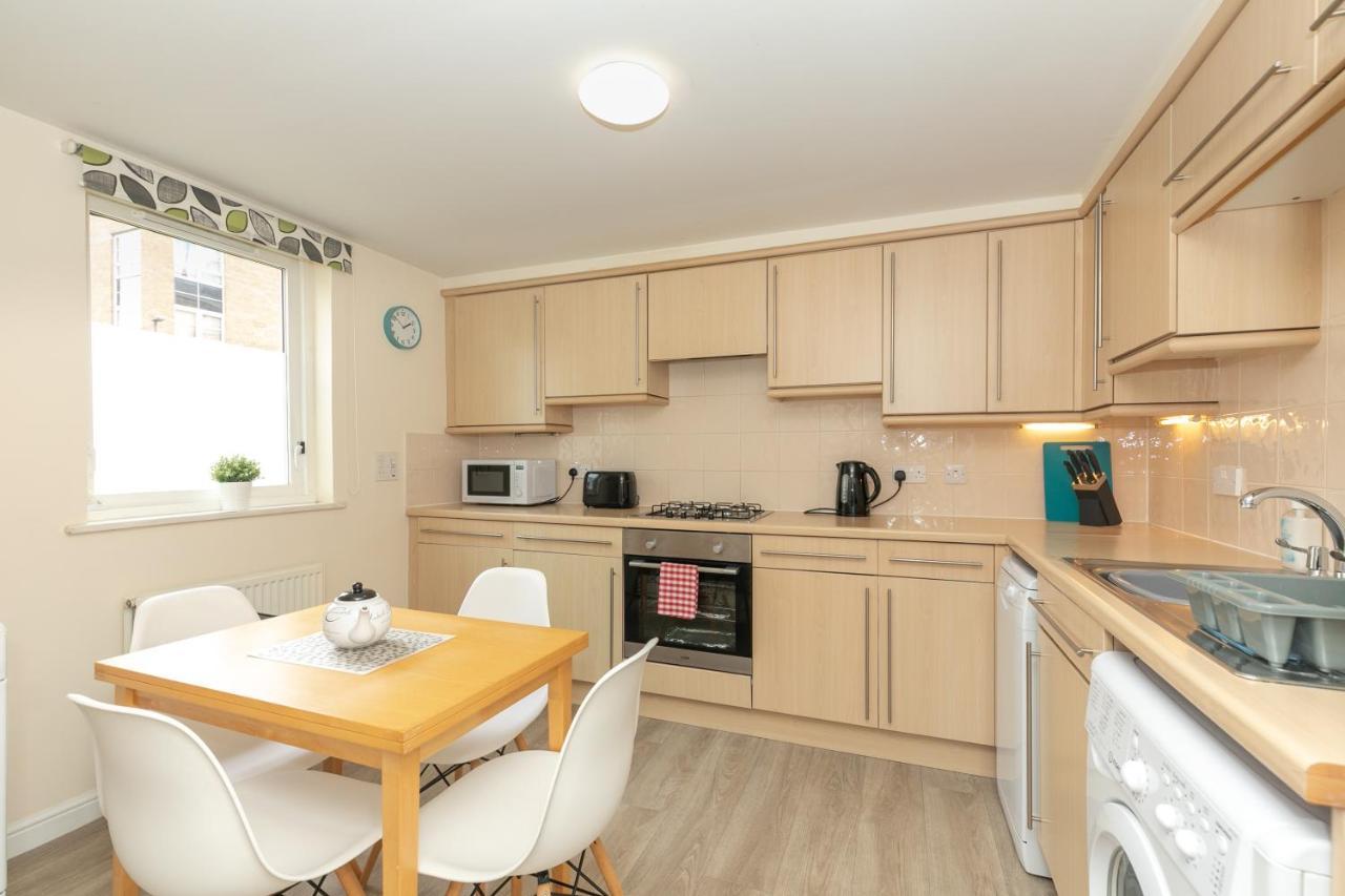 Dicksonfield Quiet Central Family Apartment With Parking Edinburgh Exterior photo