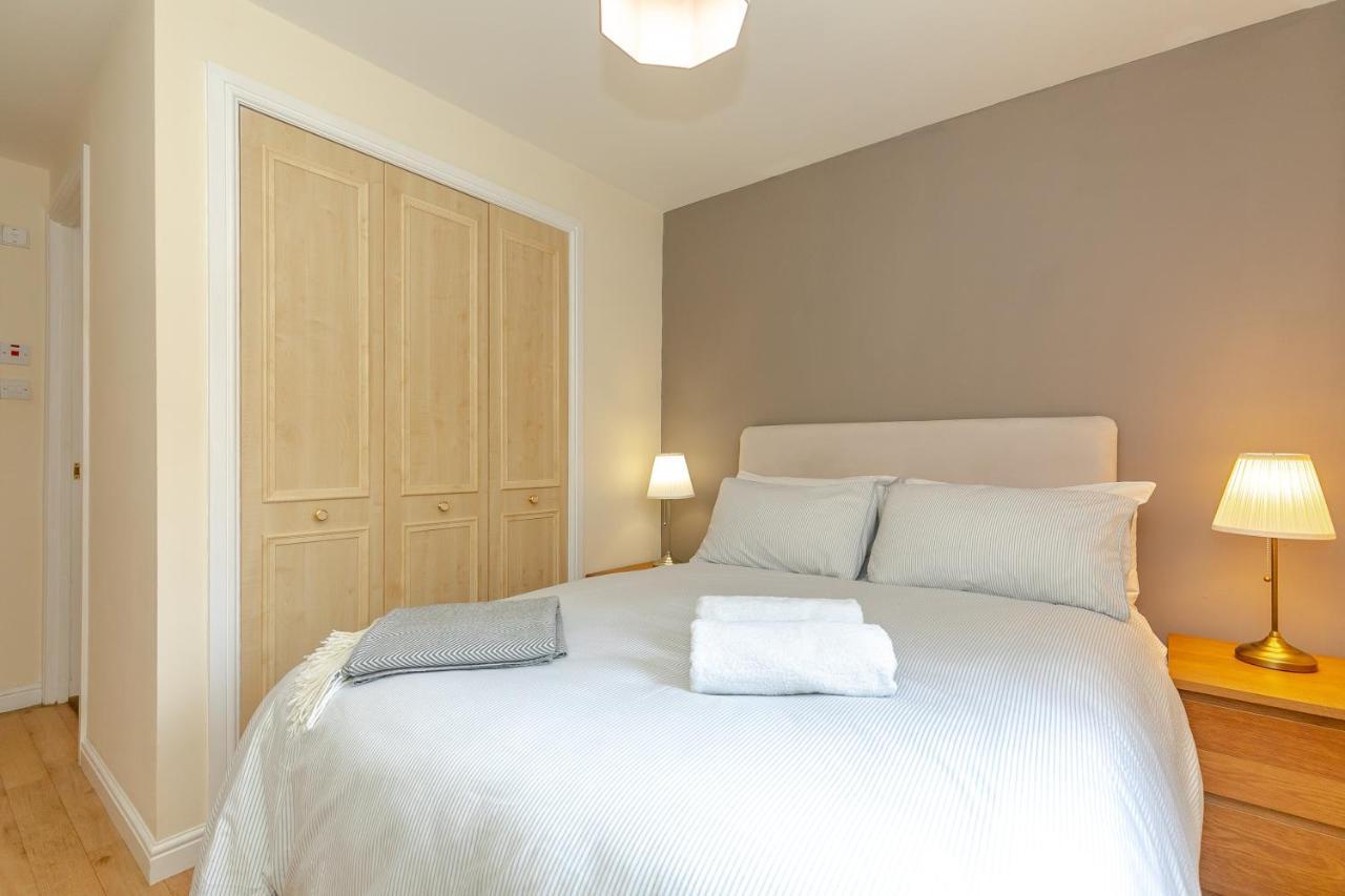 Dicksonfield Quiet Central Family Apartment With Parking Edinburgh Exterior photo
